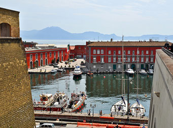 LA nostra base vista dal palazzo reale